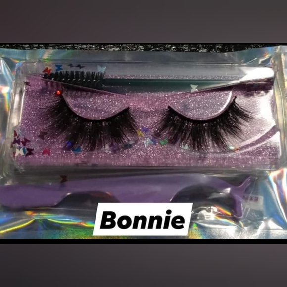 Lashes - Picture 4 of 4